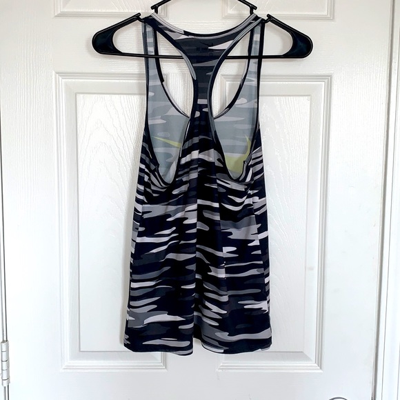 Nike Workout Top - Picture 2 of 2